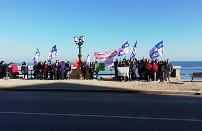 Lotta al precariato gli oss protestano a Bari