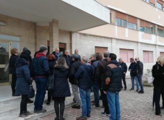 Vietato assistere bambini disabili nelle scuole. Protesta degli operatori