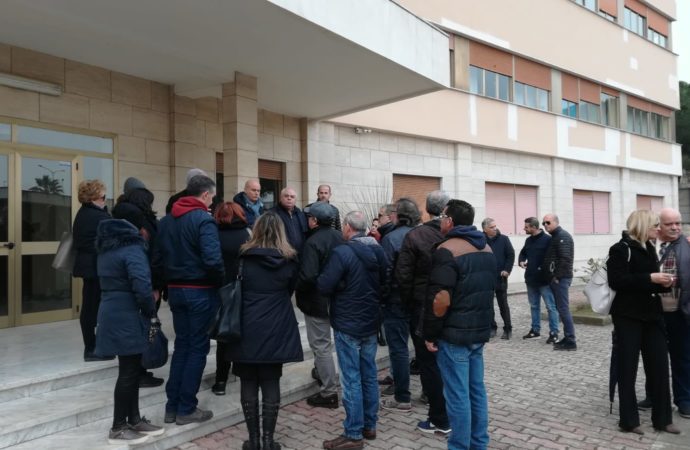 Vietato assistere bambini disabili nelle scuole. Protesta degli operatori