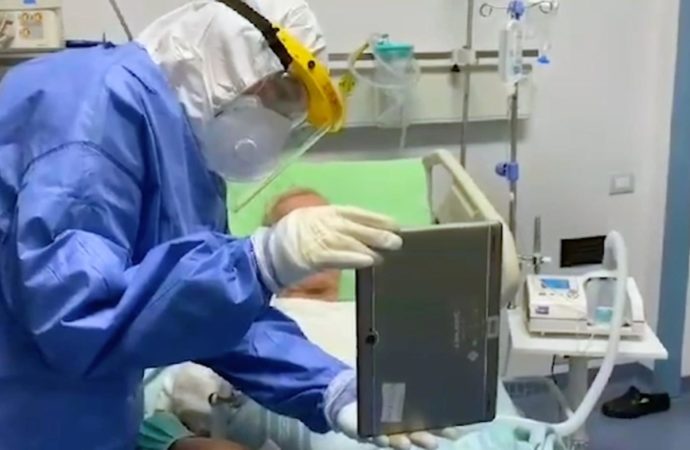 Grazie ad un tablet chi è ricoverato per Covid, è un pò meno solo