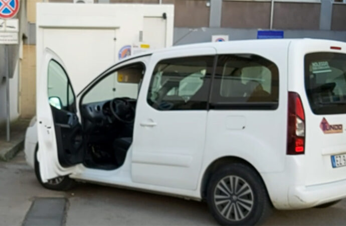 Trasporto asl: Lecce internalizza, ma lascia fuori e senza stipendi 35 lavoratori