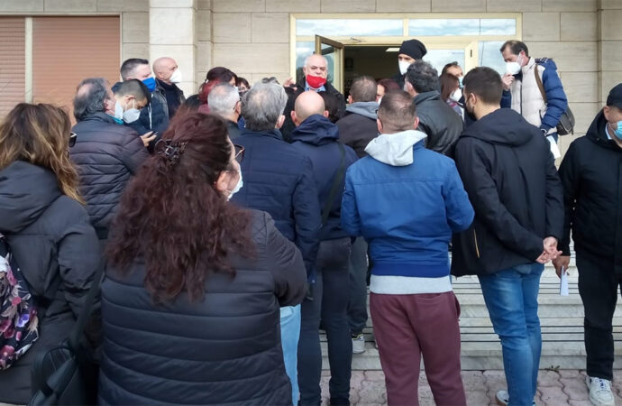 Prorogare tutti i precari, lo chiedono i sindacati. A Bari oggi 2° incontro