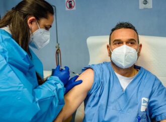 Oltre sessanta gli operatori sanitari no vax nell’asl di Bari